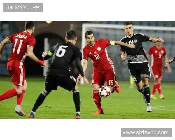 足球巨星同框合影精彩瞬间 展现顶级球员之间的默契与荣耀