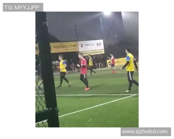 足球场上的英俊身影，球星们的魅力与帅气瞬间定格