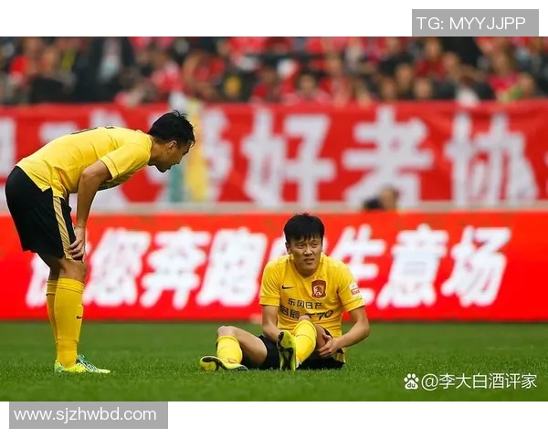 足球明星如同璀璨星辰闪耀赛场每一刻的辉煌与热血之心