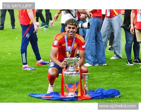 从球场到梦想顶峰，足球明星的成长之路与奋斗精神